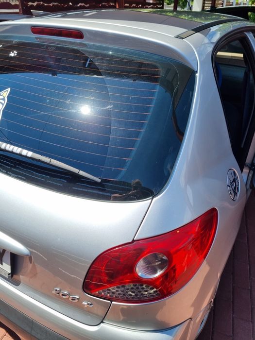 PEUGEOT  2011 — imagine 3