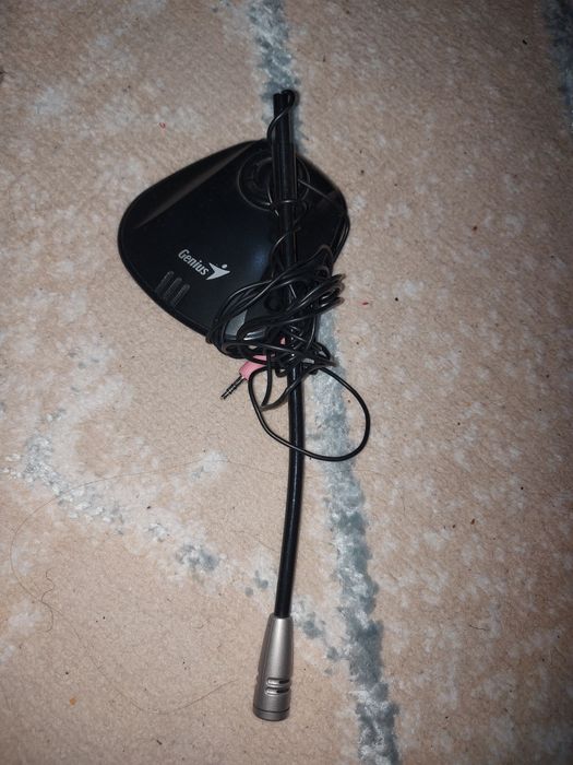 2 наушника и микрофон