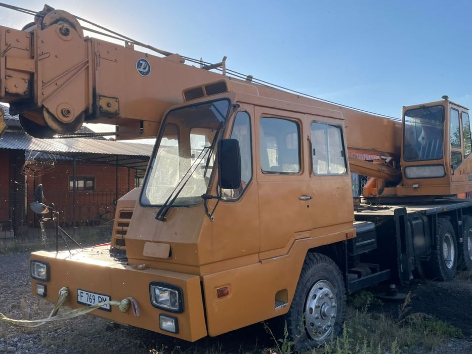 Продам Автокран 25 тонн