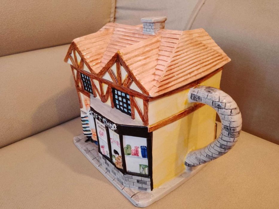 Порцеланов чайник "Магазин за подаръци"