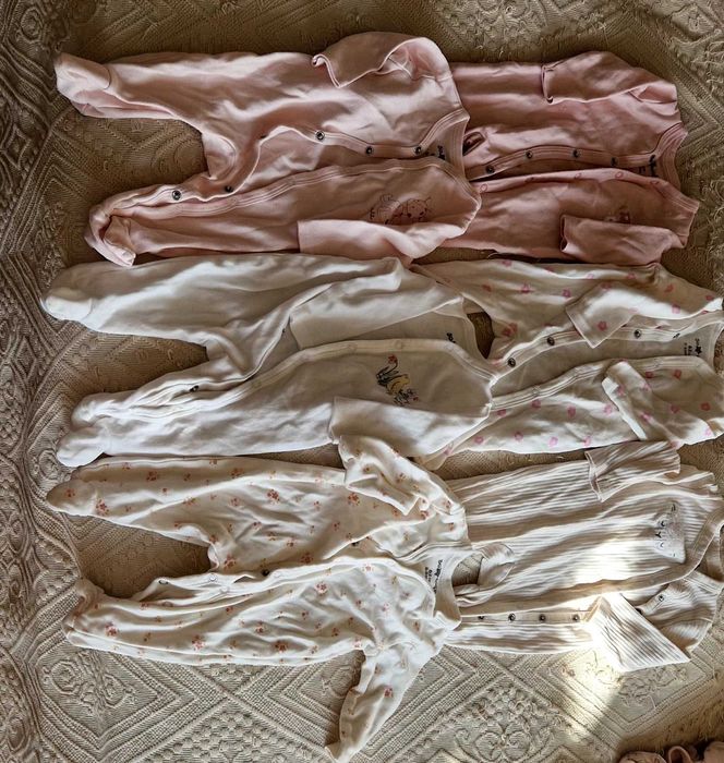 42 броя дрешки за момиченце + подарък