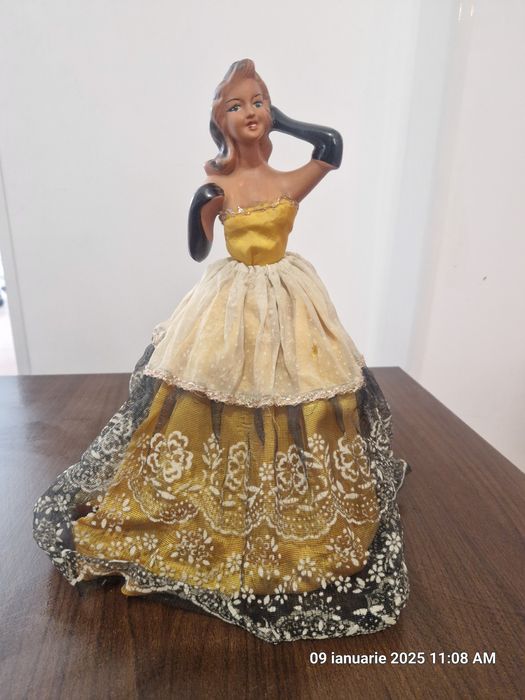 Veioza, lampa - papusa din porțelan