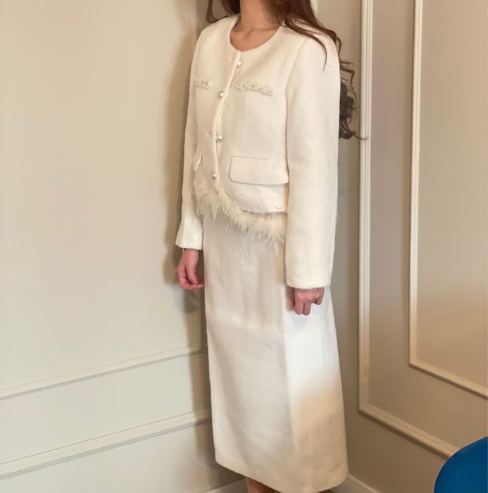 Продам ьелый костюм