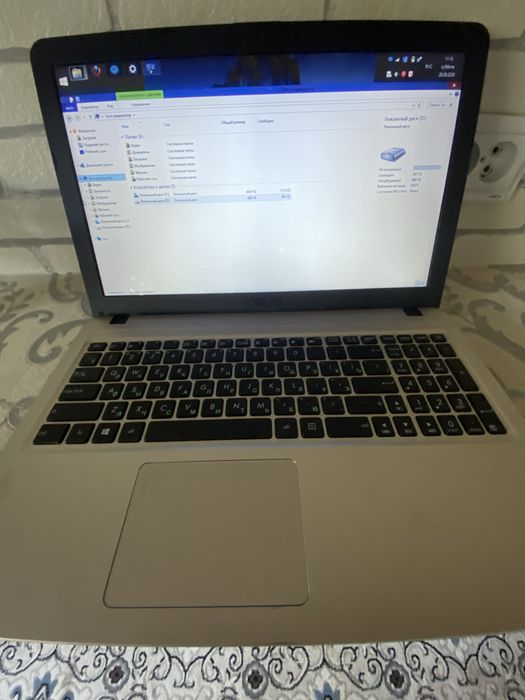 Noutbuk Asus Nukus