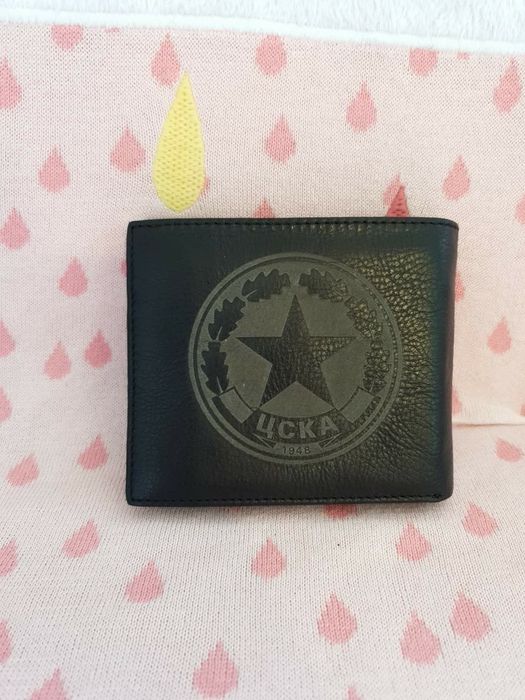 Дамски или мъжки гравирано портфейли. Естествена кожа