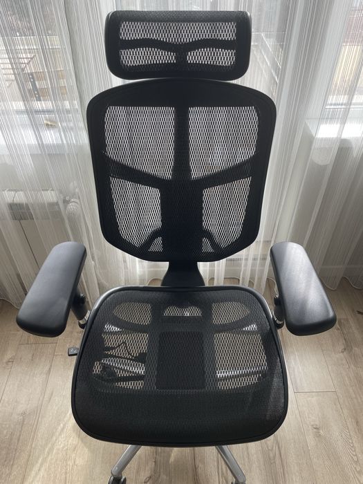 Ергономиечн офис стол