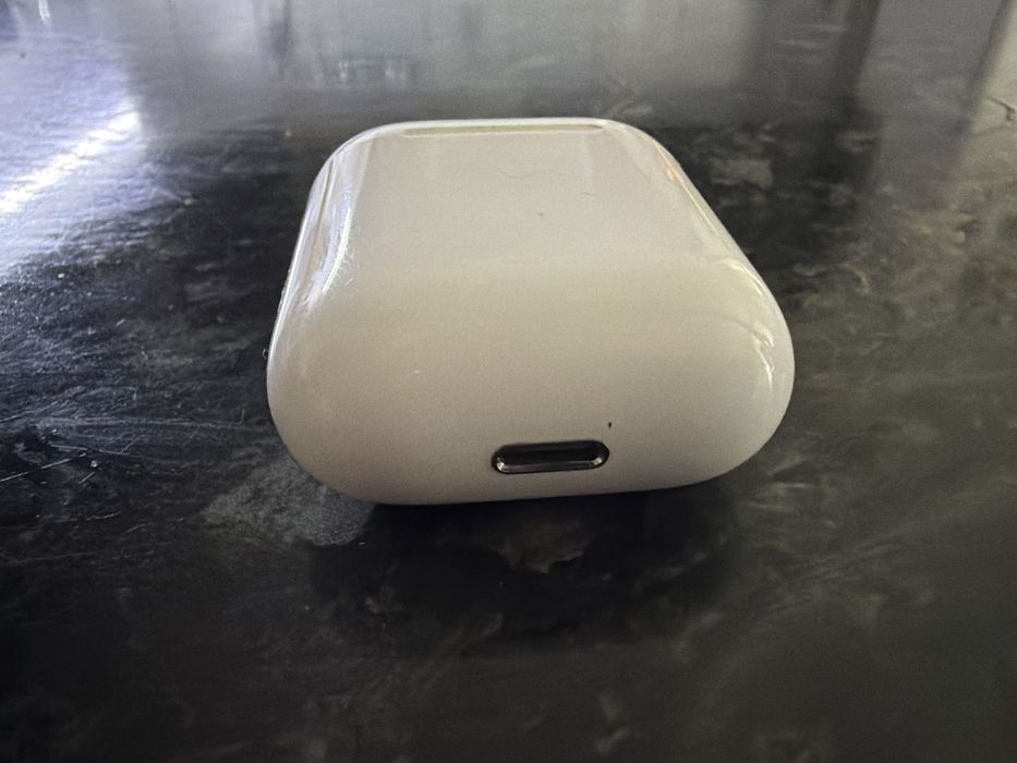 Airpods первого поколения