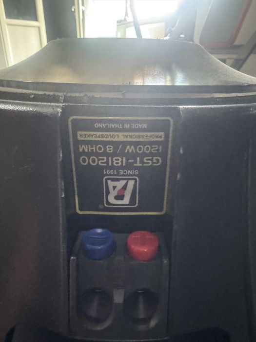 Vand doua topuri doua boxe cu doi basi 1200w cu 300 w