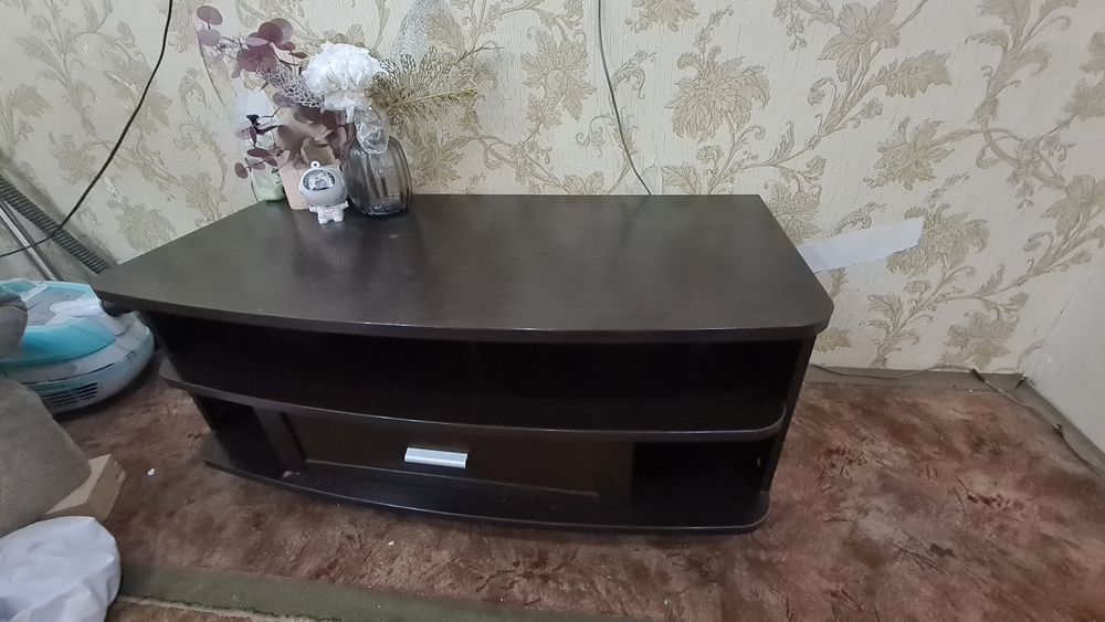 Продам тумбу под телевизор