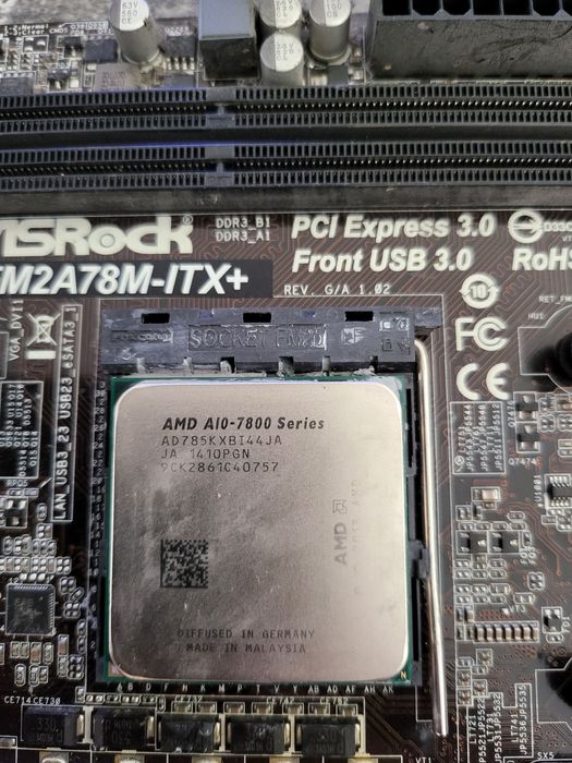 Две кутии, дъно, процесор, 6 плочки рам и захранване