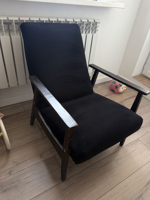 Кресло черное удобное