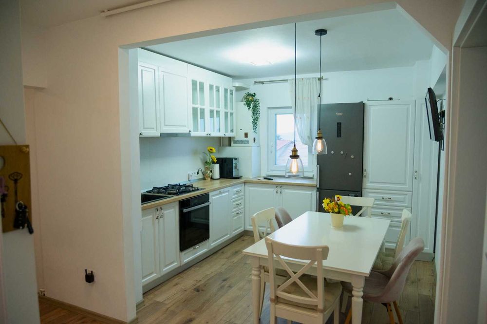 Inchiriez apartament 3 camere