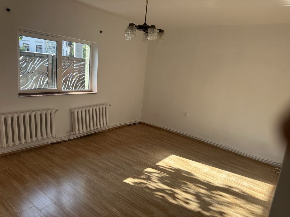 Direct Proprietar! Închiriez Casă 2 Camere – Cluj, Str. Oașului (Piața Karl Liebknecht) – Centrală Proprie – Ideal Locuință sau Birou/Firmă