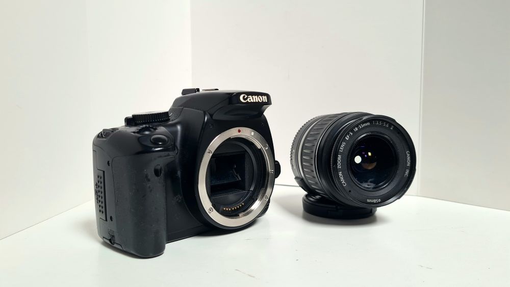 Canon EOS 400D + Obiectiv 18-55mm