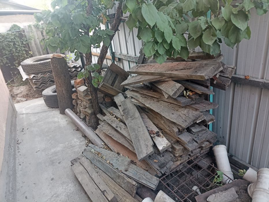 Отдам  ломанные поддоны на дрова