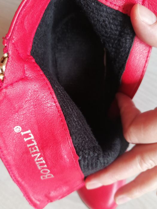 Botine roșii elegante