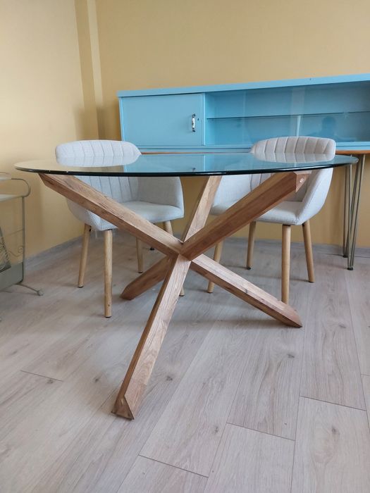 Стъклена маса за трапезария