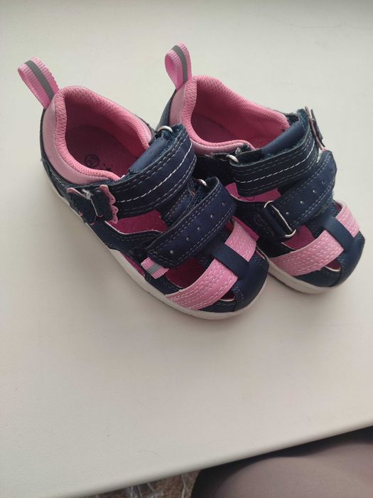 Продам сандалии на девочку