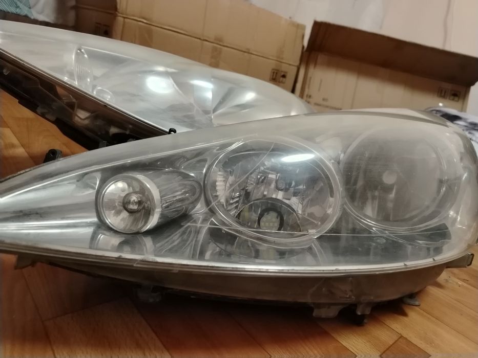 Фары Peugeot 308