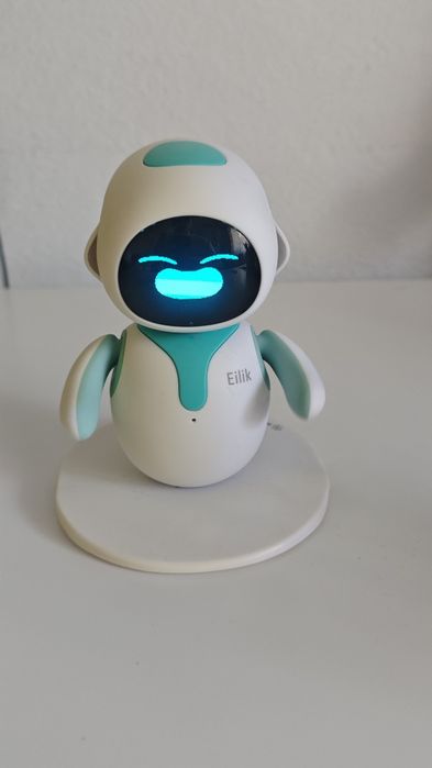 Robot Eilik interactiv URGENT!!!