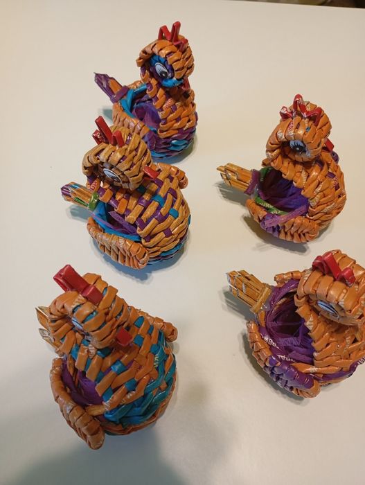 Пъстра кокошка/ поставка за яйце