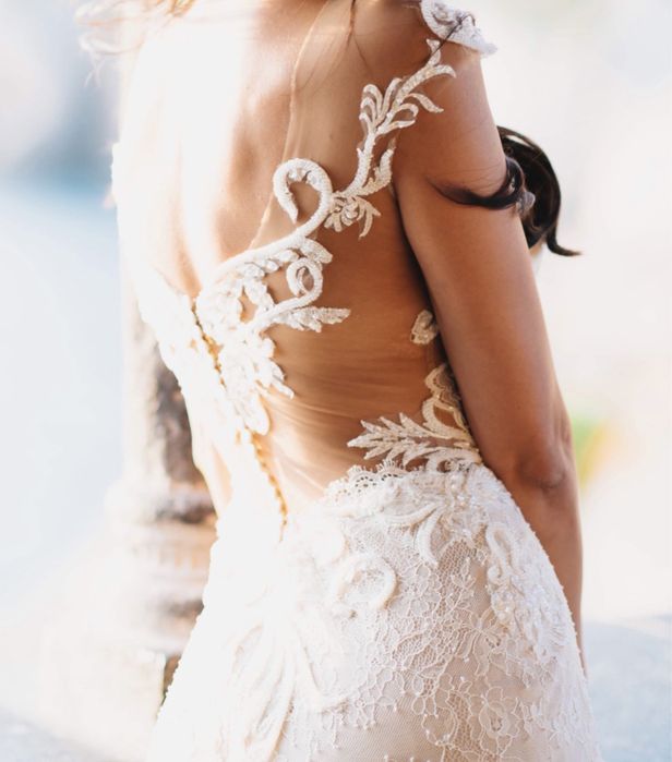 Бутикова, дизайнерска сватбена рокля с италианска дантела; 2 в 1