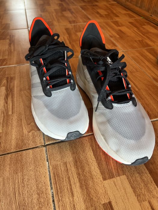 Продаются оригинальные кроссовки Adidas.