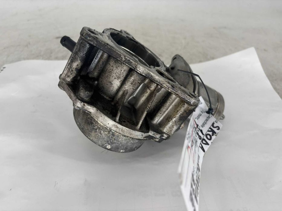 Pompa inalte cu pompa vacuum Skoda Octavia 2 1.8 tsi an 2009