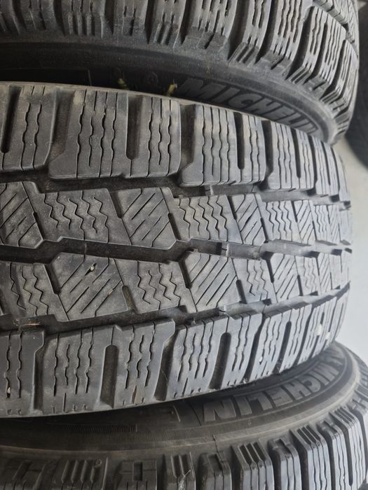 4 anvelope iarna Michelin 215 60 17 C stare buna