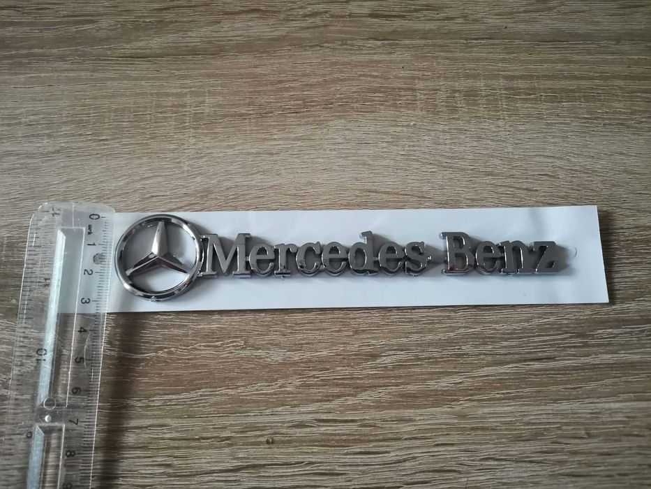 сребрист надпис Mercedes-Benz малък размер