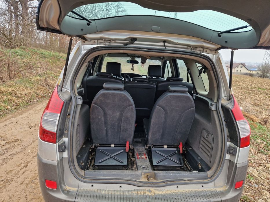 Dezmembrez renault scenic 5 si 7 locuri