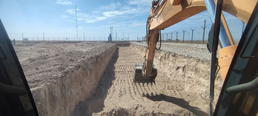 УСЛУГИ ЭКСКАВАТОРА 24/7.  1.Ковш.2 Одбойник. 3.Вила