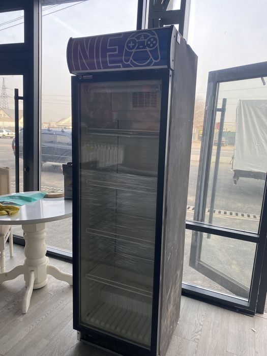 Продам витражный холодилник