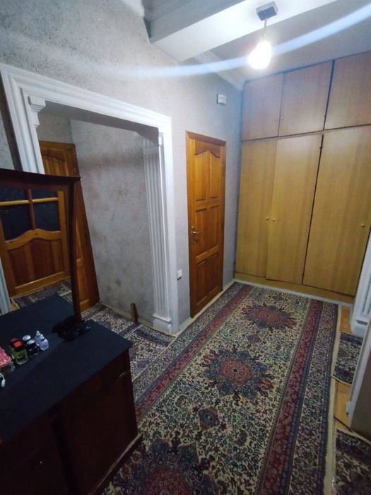 Срочно продается дом трехкомнатный ремонт средний келишамиз все остает