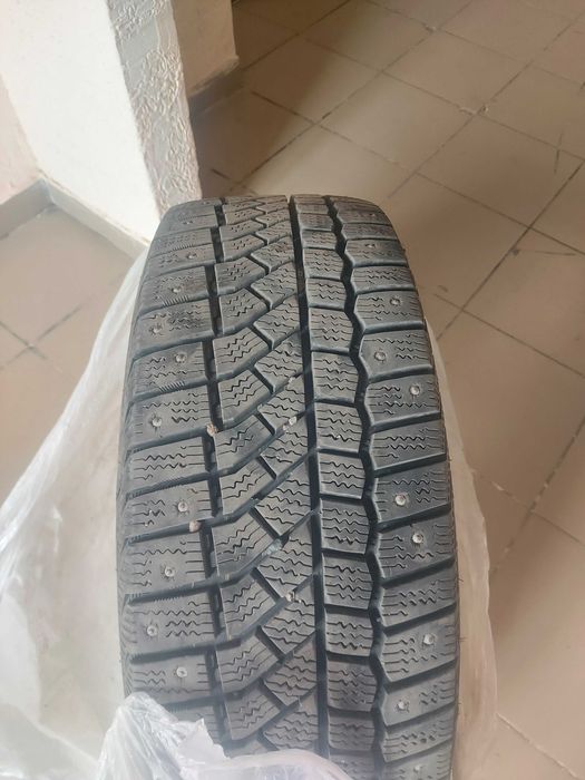 Зимные шины  205/50R17