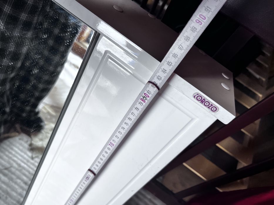 умывальник с зеркалом и полками