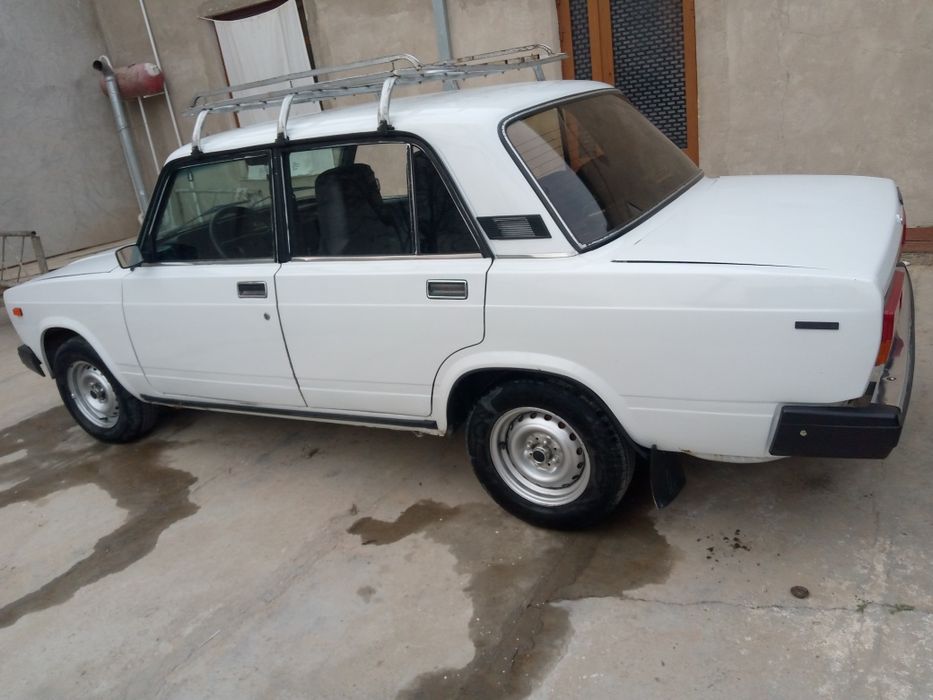 2107 Жигули сотилади.