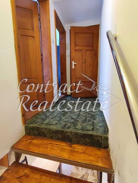 Тристаен Обзаведен Мезонет - Погребите !