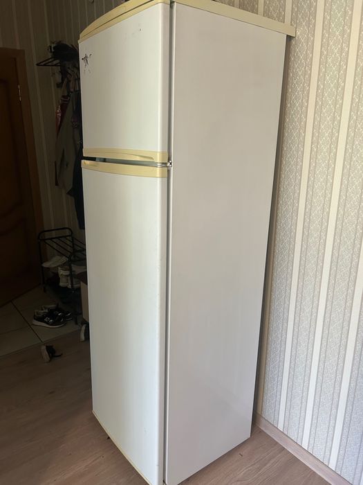 Продам холодильник
