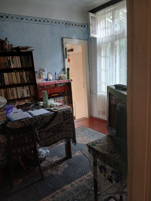 Casa zona centrala,din caramida, libera,toate utilitatile,singur in curte.De vanzare casa zona centrala,toate utilitatile,singur in curte.