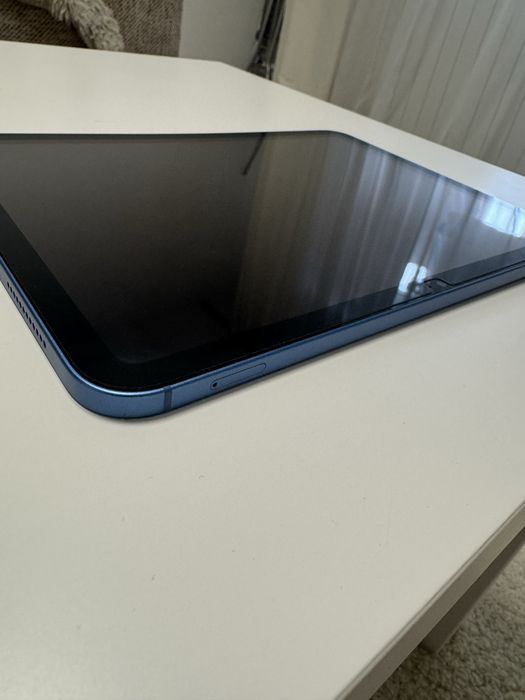 Vand ipad 10.9  aproape nou