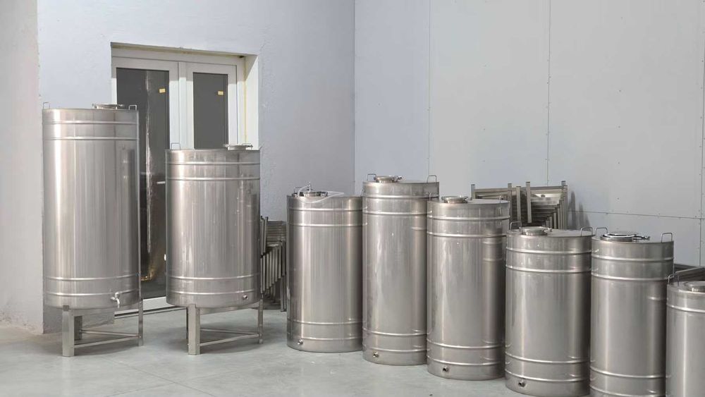 Butoi INOX 300 L cu capac clamp si garnitura, cadou robinet din INOX Garantie 24 luni NOU Livrare rapida