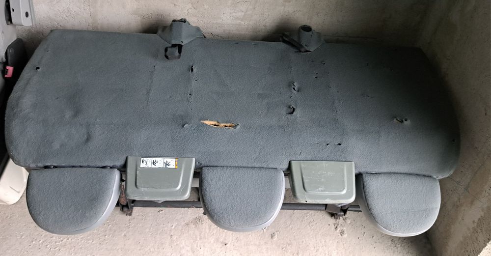 Banchetă Ford Transit 3 locuri diferite banchete Față Iveco 2 locuri