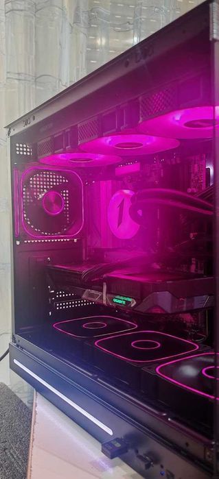 Мощно Геймърско PC Ryzen 7 7700X/32GB/1TB SSD/RX 9060XT/Гаранция