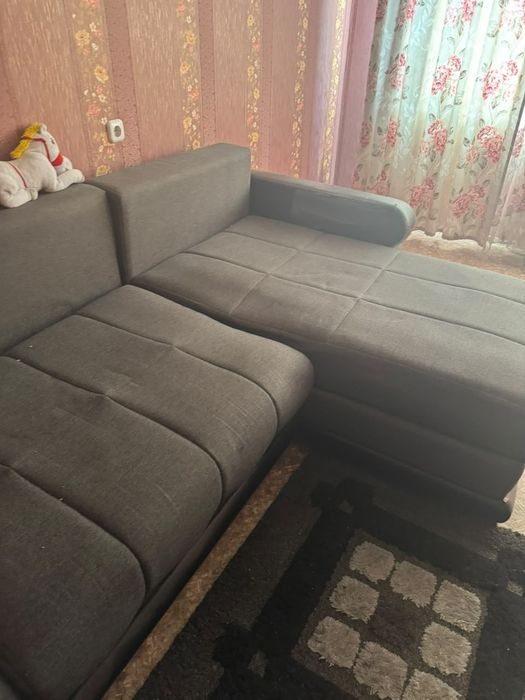 Диван продам и тумбочку