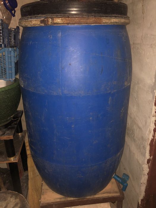 Буре 100 литра с метална канелка, бидони 500л с канелка и по малки