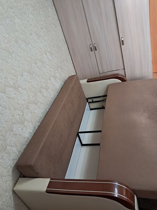 Продам диван  хорошем состояний