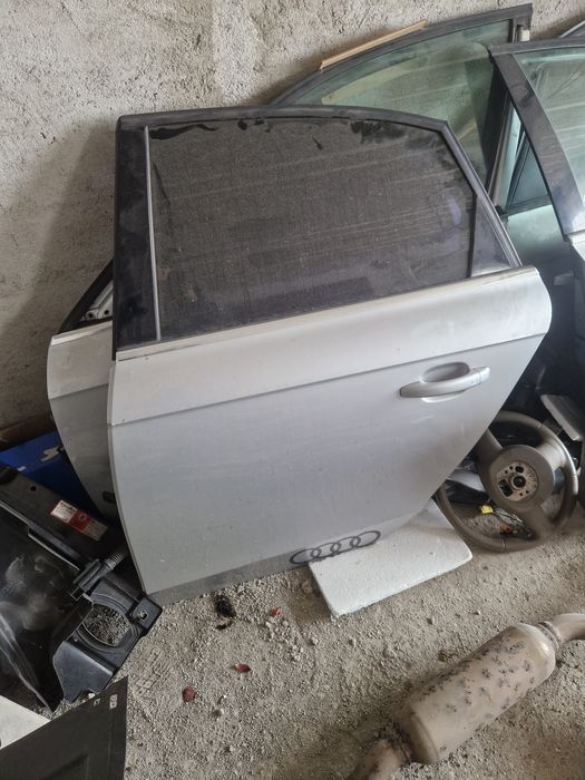 Vând piese audi a4 b8.