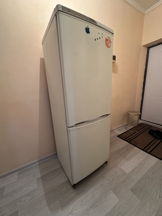 Холодильник морозильник.