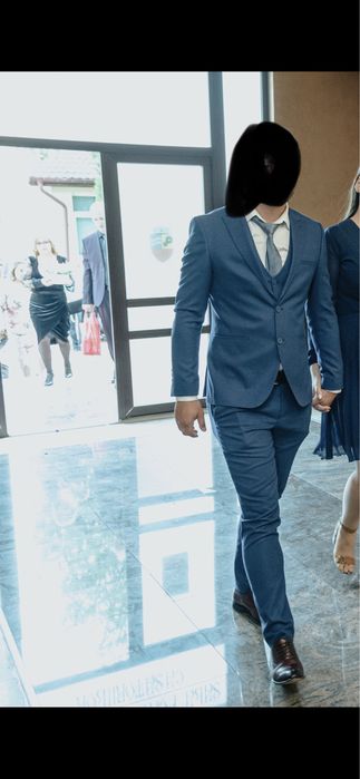 Costum albastru elegant